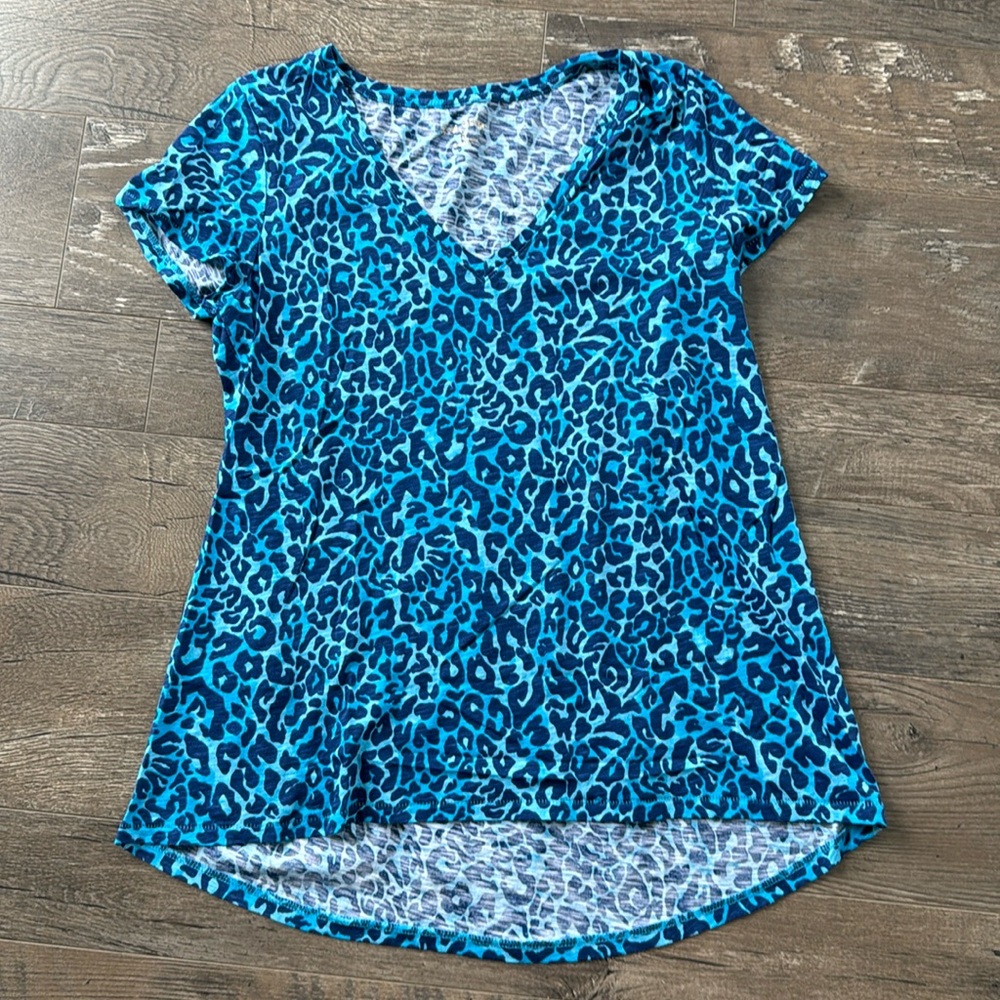 Lilly Pilitzer Etta Vneck shirt Size Small Oyster Bay EUC